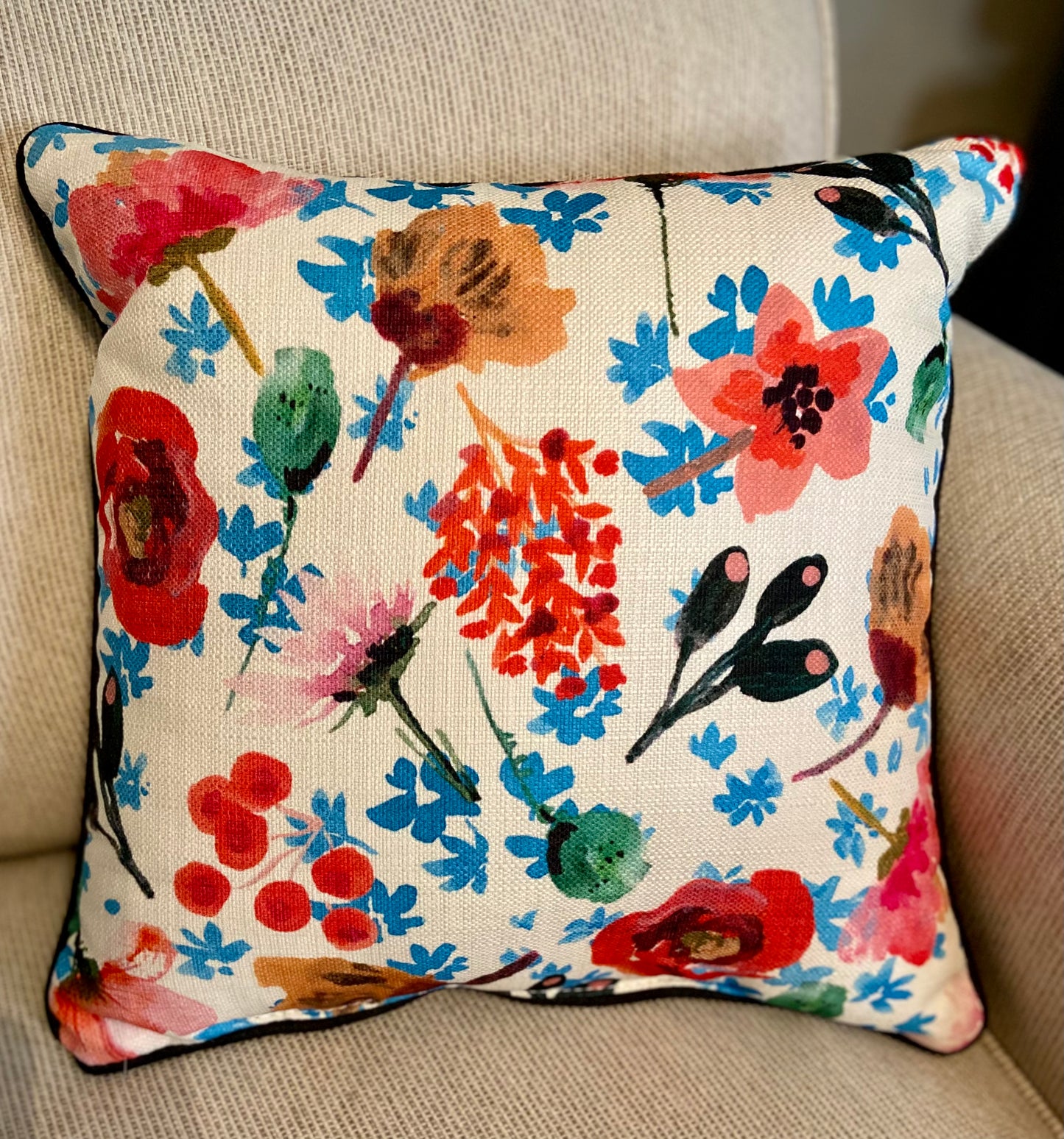 Little Birdie Floral Pattern Pillow
