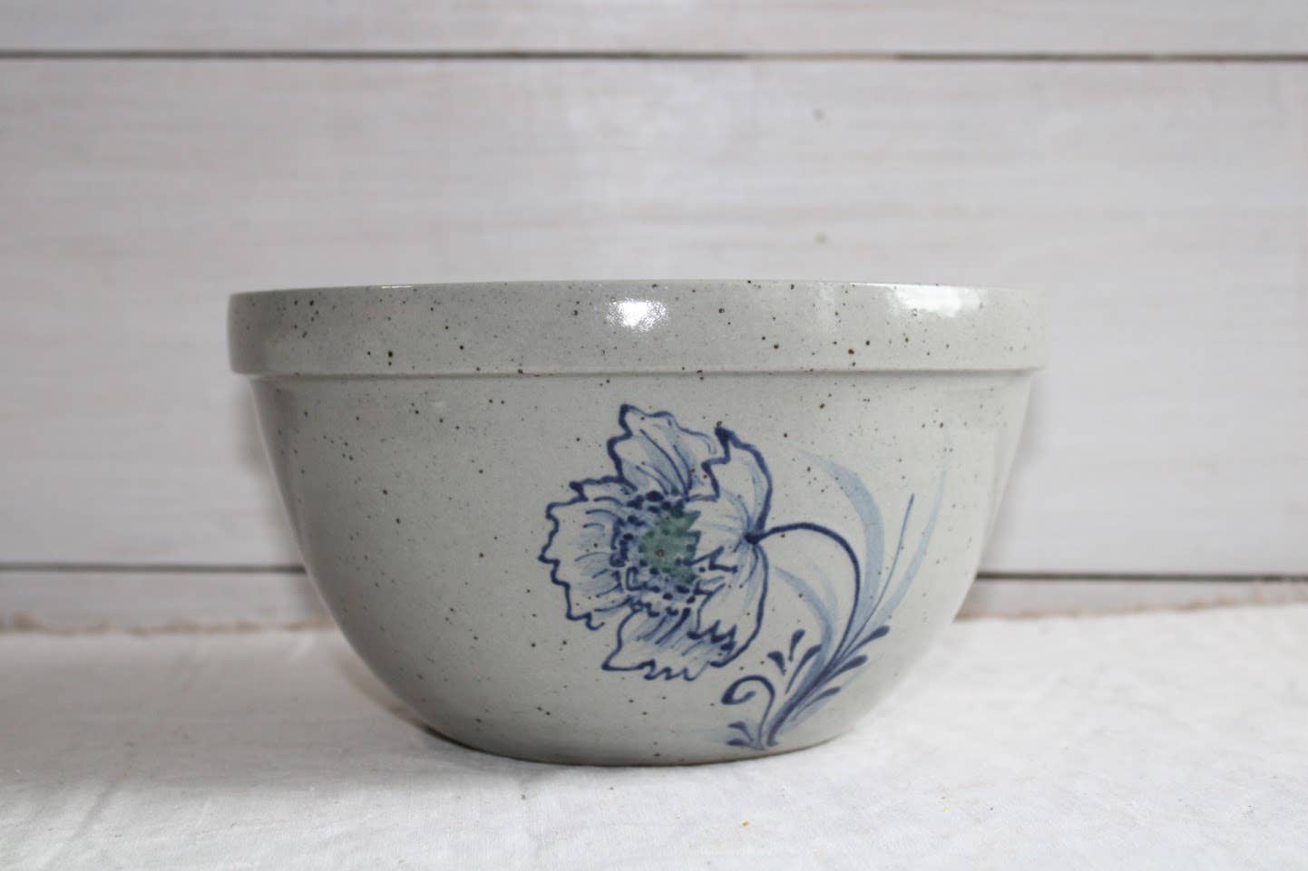 Rowe Pottery - 3 Qt Mixing Bowl- Dahlia